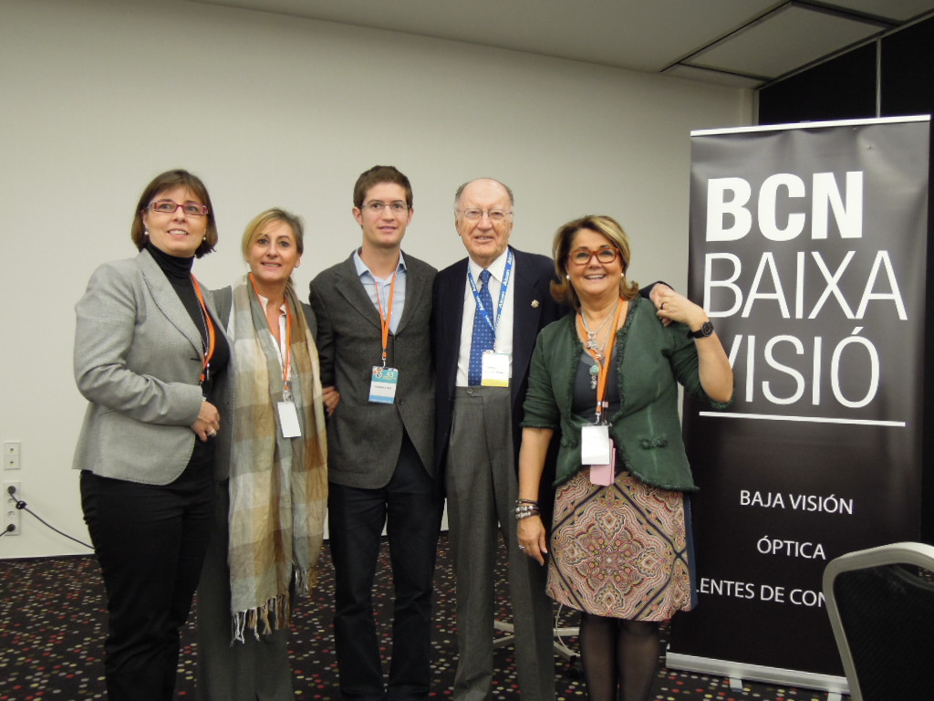 Visita de Joaquim Barraquer al stand de BCN Baixa Visió