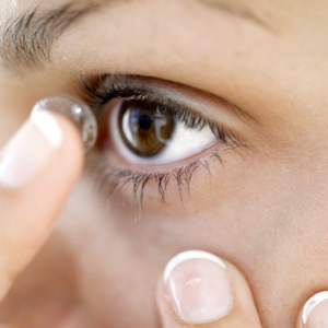 Cómo cuidar las lentes de contacto en verano